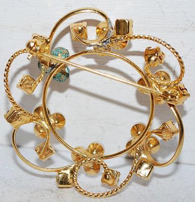 Wire Wreath BROOCH (1¾" Diam.) with RED Stones & Faux White Pearls on a Gold Tone Setting