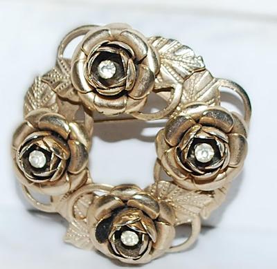 VINTAGE "4 Flowers & 4 Stones" BROOCH (1¾" Diam.) on a Brass Gold Tone Setting