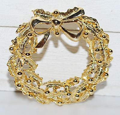 All Gold Colored "WREATH & BOW" BROOCH (1½" Diam.) on a Gold Tone Setting