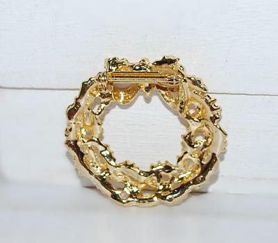All Gold Colored "WREATH & BOW" BROOCH (1½" Diam.) on a Gold Tone Setting