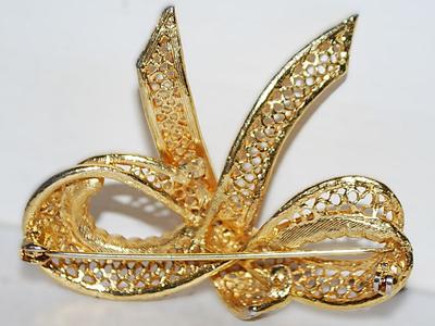 Bejeweled Gold Colored Filigree-Style BOW BROOCH (2" x 1½") on a Gold Tone Setting