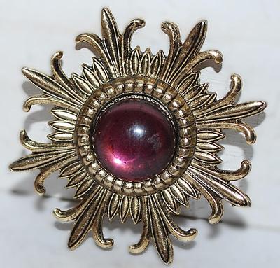 PURPLE Round Stone STARBURST BROOCH (1¾" Diam.) on a Gold Tone Setting