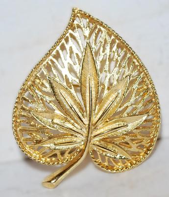 Gold Colored Filigree Style LEAF BROOCH (2" x 1½") and Inner Flower on a Gold Tone Setting