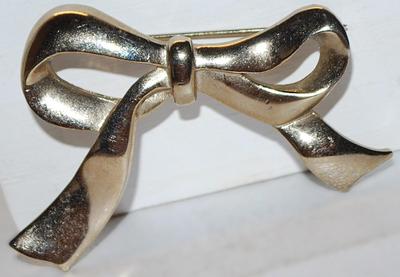 Silver Colored CURLED BOW BROOCH (2½" x 1½") on a Silver Tone Setting