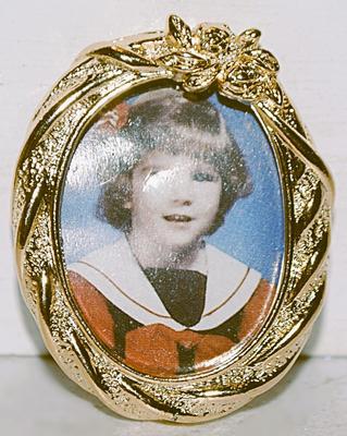 Oval PHOTO BROOCH (1¾" x 1¼") on a Gold Tone Setting