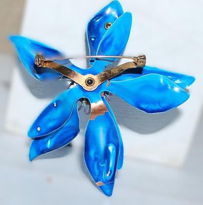 VINTAGE Metal Blue 10 Leaf Flower BROOCH (3" Diam.) with Half Dome Center