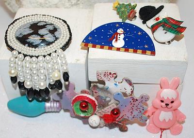 Collection of 7 Assorted BROOCHES - Puzzle Piece, etc.