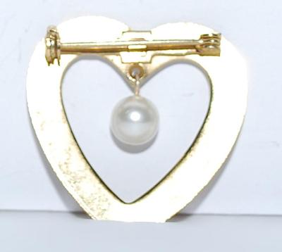 Dangle PEARL HEART BROOCH (1½" x 1¼") on a Gold Tone Setting