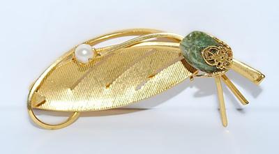 Nested Green Jade Stone BROOCH (2" x 1") with Faux Pearl on a Gold Tone Leaf Motif