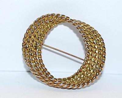 Vintage Curved and Rolled Gold Colored ROPE STYLE BROOCH (2" Diam.) with 5 "Strands" & Gold Tone Setting