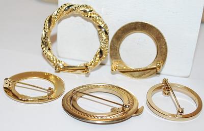 Collection of 5 Gold Colored CIRCLE BROOCHES (1½" to 1¼") with Different Graphic Designs and Pearl + Leaf Accents