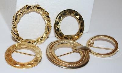 Collection of 5 Gold Colored CIRCLE BROOCHES (1½" to 1¼") with Different Graphic Designs and Pearl + Leaf Accents