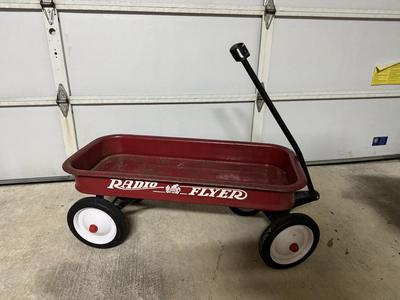 Radio Flyer Little Red Wagon
