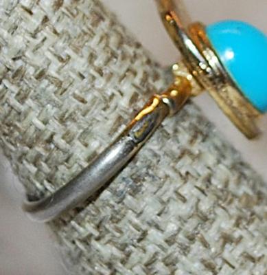 Size 6½ Oval Blue Cabochon Ring with "Flag" on a Silver Tone SPLIT Band (3.8g)