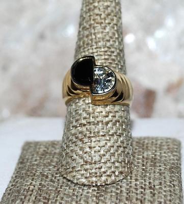 Size 8 Very Interesting "Split" Oval RING - Marked "18" -- with Black Enamel & Bright Clear Stone on a Solid Gold...
