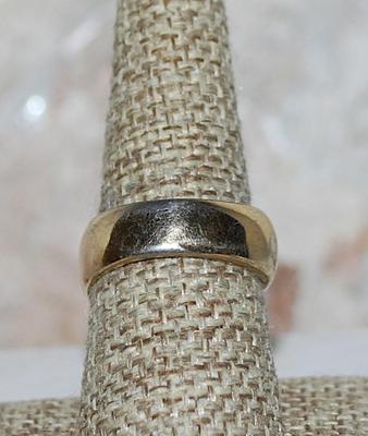 Size 8 Very Interesting "Split" Oval RING - Marked "18" -- with Black Enamel & Bright Clear Stone on a Solid Gold...