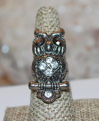 Size 7½-8 Unique Large Black & Clear Stones OWL RING Sitting on a Branch on a Silver Tone SPLIT Slightly Adjustable Band (14.1g)