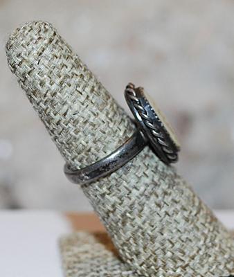 Size 6 Vintage Oval "Sailing Ship" Ring on a Rope Style Silver Tone Setting (6.5g)