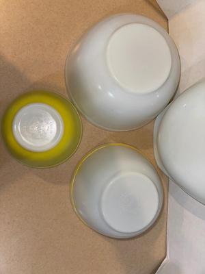 4 Pieces of Vintage PYREX