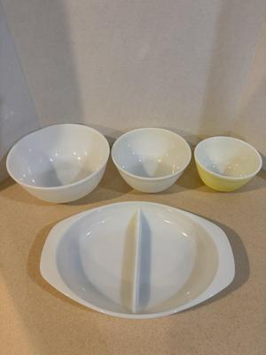 4 Pieces of Vintage PYREX
