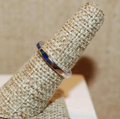 Size 6½ Marked .925 Thin 4 Panel Blue & Green Sections Ring on a Silver Band (2.1g)