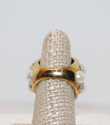 Size 7 Showy Ring with 15 Pearl-Style Stones and Tiny Sparkle Stones Embed (25.0g)
