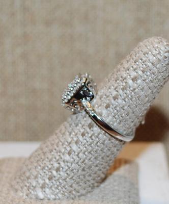 Size 7¼ Cluster Stones on a Rectangular Basket Style Ring on a Silver Tone Band (3.5g)