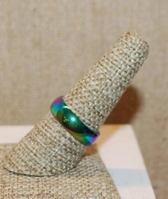 Size 8¼ Colorful Iridescent No-Stones Ring (3.7g)