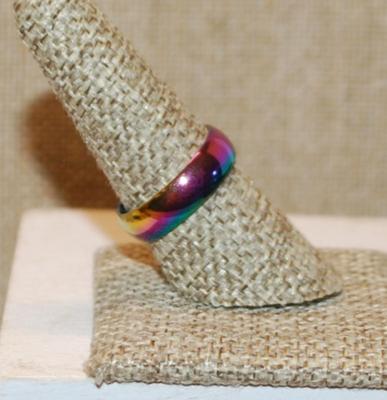 Size 8¼ Colorful Iridescent No-Stones Ring (3.7g)