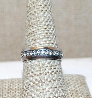 Size 8½ Infinity Styled Silver Tone Ring with Clear Stones Band All Around (3.4g)