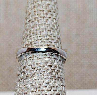 Size 6 ¼ Marked .925 Interlocking 2-Tone HEARTS Rings in BLUE Stones on a Silver Band (2.4g)