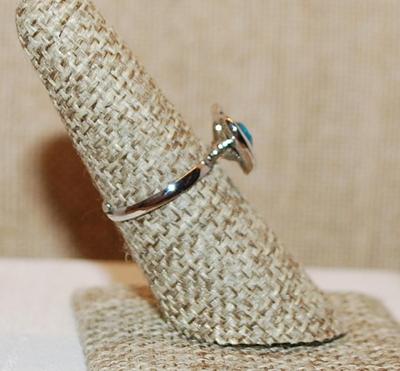 Size 7--7½ ADJUSTIBLE Split Silver Tone Band Ring with HEART & Blue Round Main Stone (1.9g)