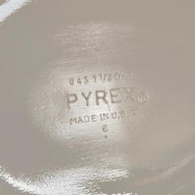 LOT 27K: Various Pieces of Pyrex and Glassbake Pieces and Set of Kitchen Aide Measuring Cups