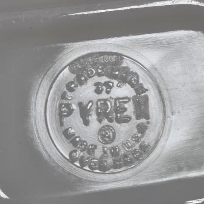 LOT 27K: Various Pieces of Pyrex and Glassbake Pieces and Set of Kitchen Aide Measuring Cups