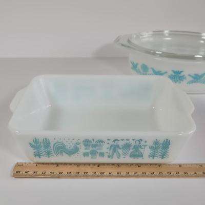 LOT 27K: Various Pieces of Pyrex and Glassbake Pieces and Set of Kitchen Aide Measuring Cups