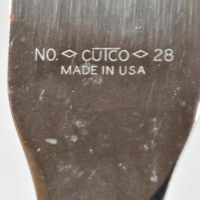 LOT 33K: Peeredge Regent Sheffield Steak Knives in Original Box and Cutco Carving Set