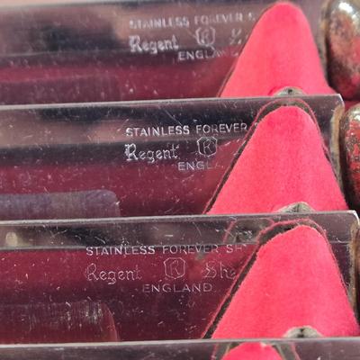 LOT 33K: Peeredge Regent Sheffield Steak Knives in Original Box and Cutco Carving Set