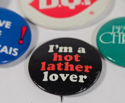 LOT 40K: Various Vintage Button Pins