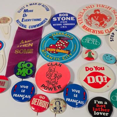LOT 40K: Various Vintage Button Pins