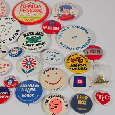 LOT 40K: Various Vintage Button Pins