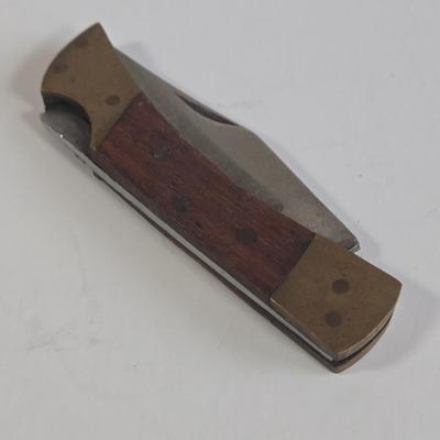 LOT 63K: Multiple Vintage Kitchen Shears and Pocket Knives