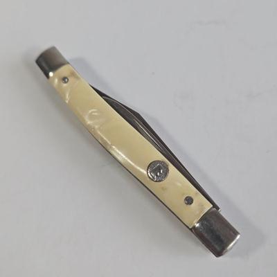 LOT 63K: Multiple Vintage Kitchen Shears and Pocket Knives