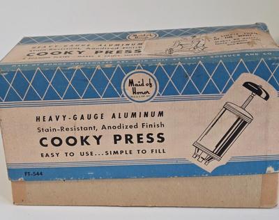 LOT 72L: Maid of Honor Cooky Press, Toastmaster Electric Knife, Nesting Mixing Bowls, Top Off Jar and Bottle Opener, and More