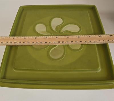 LOT 72L: Maid of Honor Cooky Press, Toastmaster Electric Knife, Nesting Mixing Bowls, Top Off Jar and Bottle Opener, and More