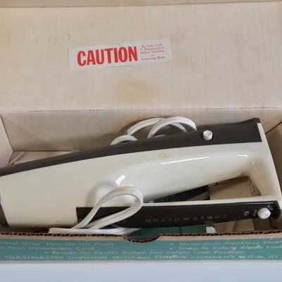 LOT 72L: Maid of Honor Cooky Press, Toastmaster Electric Knife, Nesting Mixing Bowls, Top Off Jar and Bottle Opener, and More