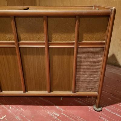 LOT 84B: Vintage Magnavox Stereo/Record Player Console