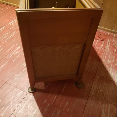 LOT 84B: Vintage Magnavox Stereo/Record Player Console