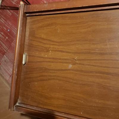 LOT 84B: Vintage Magnavox Stereo/Record Player Console