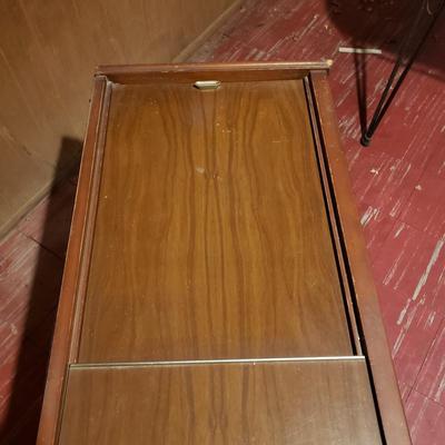 LOT 84B: Vintage Magnavox Stereo/Record Player Console