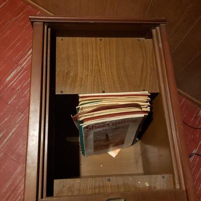 LOT 84B: Vintage Magnavox Stereo/Record Player Console